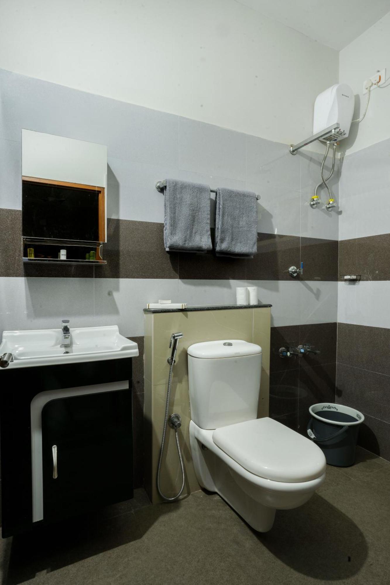 Swapna Home Suites Недумбассери Экстерьер фото